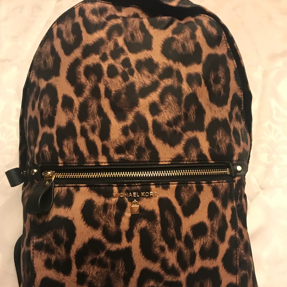 Michael Kors LRG Kelsey Backpack BNWT Animal print